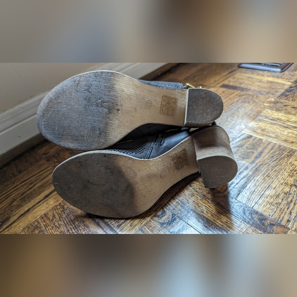 Steve Madden black bootie heels, size 37 - Picture 4 of 4